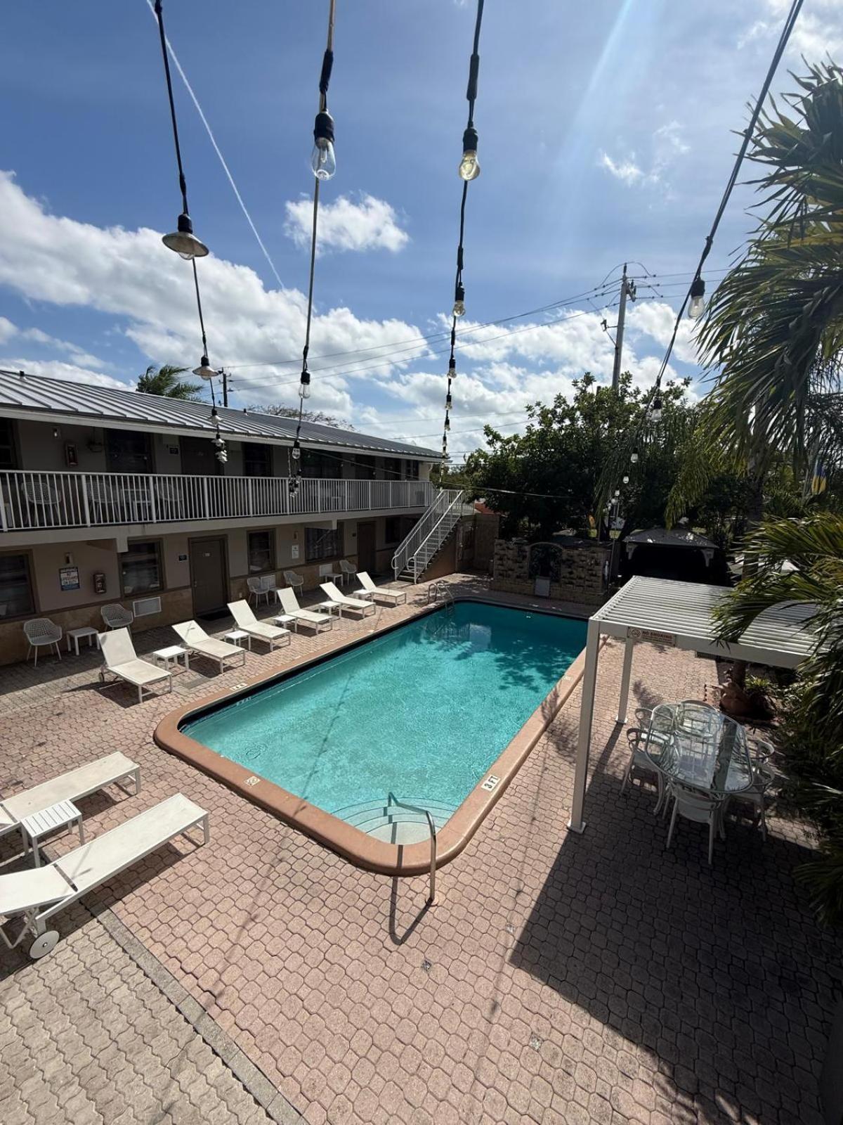 Sheridan Suites Apartments Dania Beach Exterior photo