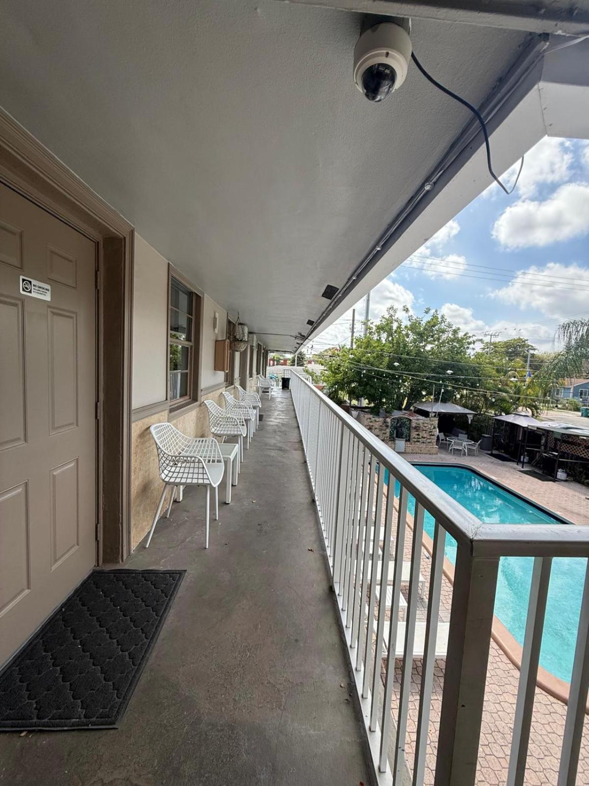 Sheridan Suites Apartments Dania Beach Exterior photo